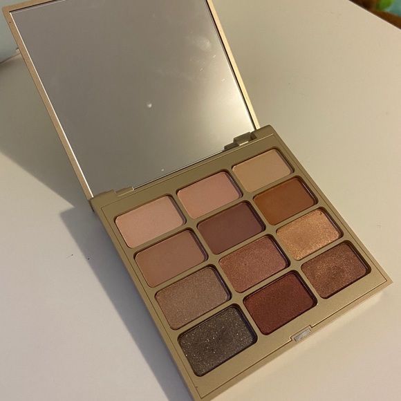 Stila eye shadow palette - Picture 1 of 4